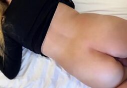 Video amador sexo gata sendo comida de costas deitada